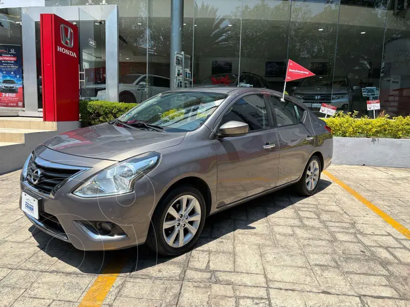 Foto Nissan Versa Advance Aut usado (2017) color Cafe precio $172,000