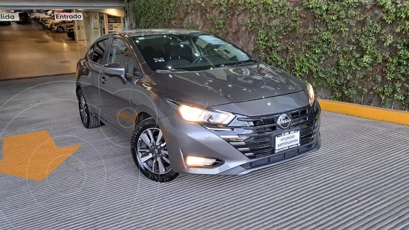 Foto Nissan Versa Advance usado (2024) color Gris financiado en mensualidades(enganche $129,580 mensualidades desde $5,452)