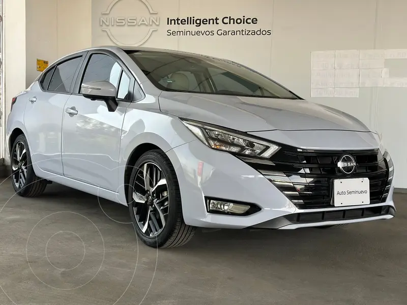 Foto Nissan Versa Exclusive Aut usado (2023) color Blanco financiado en mensualidades(enganche $131,530 mensualidades desde $4,641)