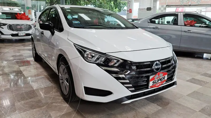 Foto Nissan Versa Sense Aut usado (2023) color Blanco financiado en mensualidades(enganche $116,622 mensualidades desde $4,907)