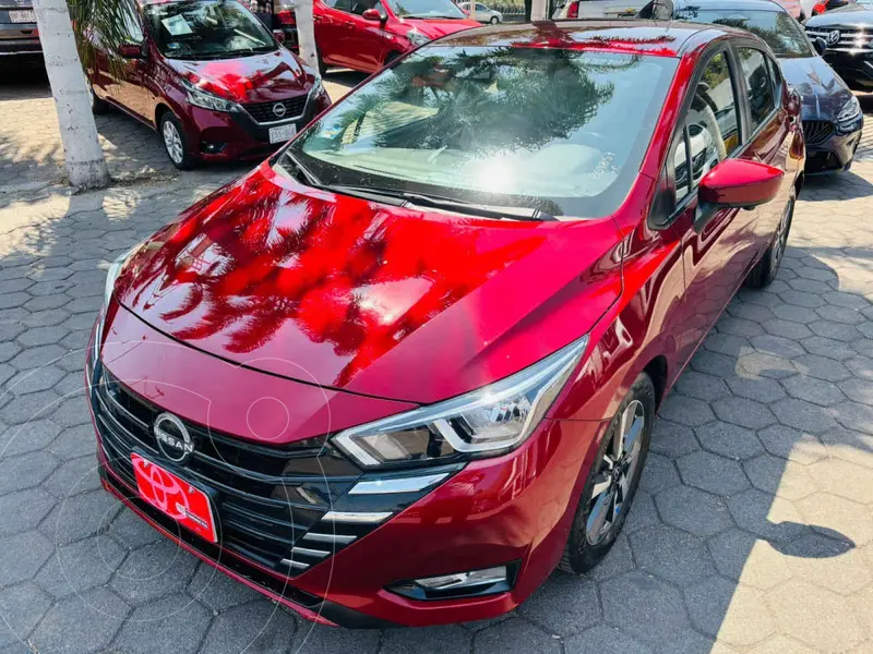 Foto Nissan Versa Advance usado (2023) color Rojo financiado en mensualidades(enganche $66,381 mensualidades desde $5,896)