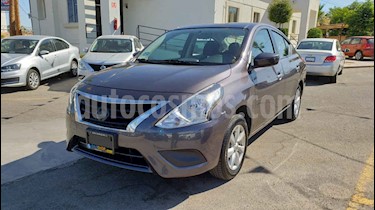 foto Nissan Versa Sense Aut usado (2019) color Gris precio $184,900