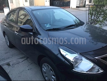 Foto venta Auto Seminuevo Nissan Versa Sense Aut (2018) color Gris Oscuro precio $187,000