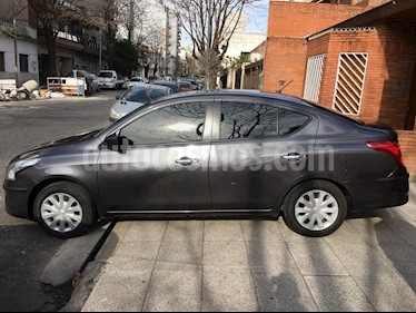 Foto Nissan Versa Sense usado (2016) color Gris Oscuro precio $440.000