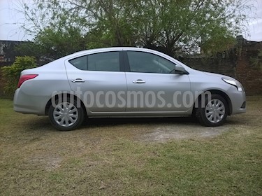 Foto venta Auto Usado Nissan Versa Sense (2016) color Gris precio $320.000