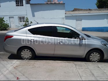 foto Nissan Versa Sense usado (2013) color Plata precio $5.200.000