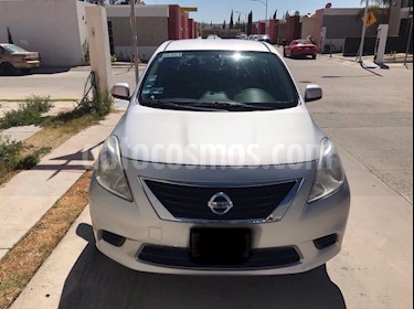 foto Nissan Versa Sense usado (2012) color Plata precio $110,000