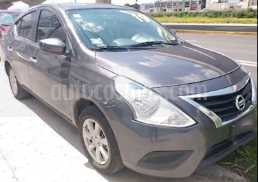 Foto Nissan Versa Sense usado (2019) color Gris precio $195,500