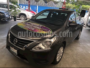 foto Nissan Versa Sense usado (2018) color Gris Oscuro precio $185,000