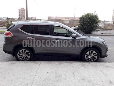 foto Nissan X-Trail 2.5L Exclusive Aut 3Filas 4x4 usado (2017) color Gris Metálico precio $17.500.000
