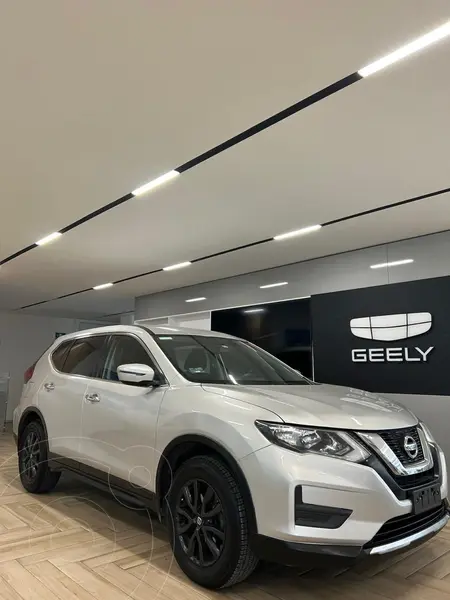 Foto Nissan X-Trail Sense 2 Row usado (2022) color plateado precio $318,900