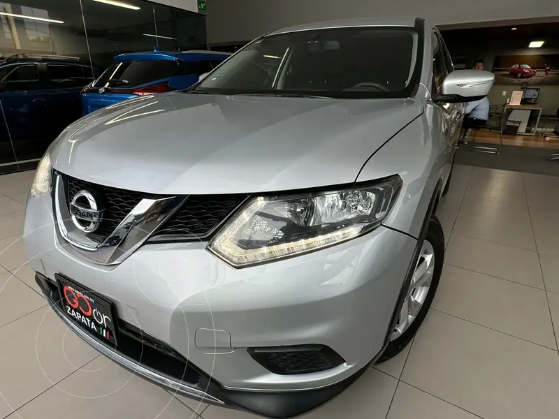 Foto Nissan X-Trail Sense 2 Row usado (2017) color plateado precio $300,000