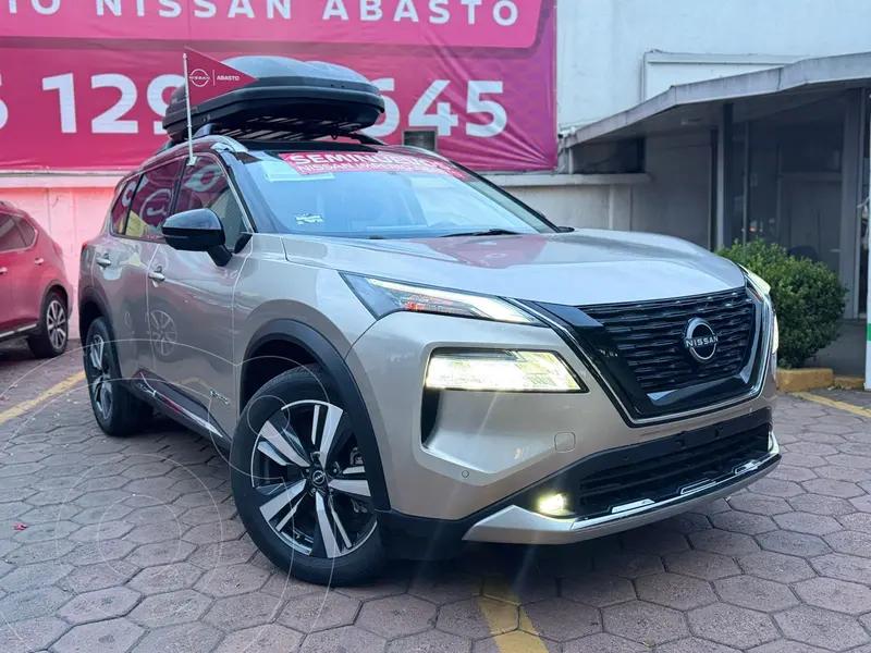 Foto Nissan X-Trail Platinum 2 Filas usado (2024) color Dorado precio $810,000