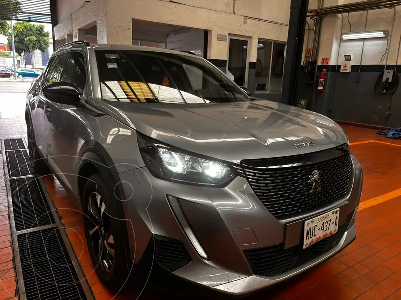 Foto Peugeot 2008 1.2L Allure Aut usado (2024) color Gris precio $365,000