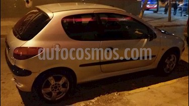 foto Peugeot 206 1.4 XR 3P usado (2000) color Gris Plata precio $70.000