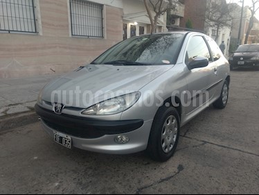 foto Peugeot 206 1.6 XR Premium 3P usado (2006) color Gris precio $155.000