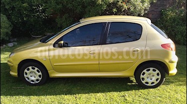 Foto Peugeot 206 1.6 XR Premium 5P usado (2007) color Amarillo precio $170.000