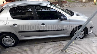 Peugeot 206 1.6 XR Pack 5P usado (2004) color Gris Claro precio $185.900