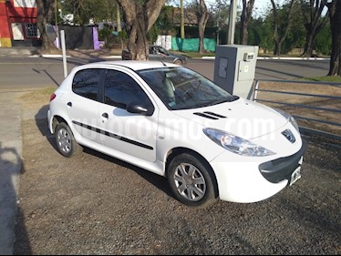 foto Peugeot 207 Compact 1.4 XR 5P usado (2010) color Blanco Banquise precio $265.000