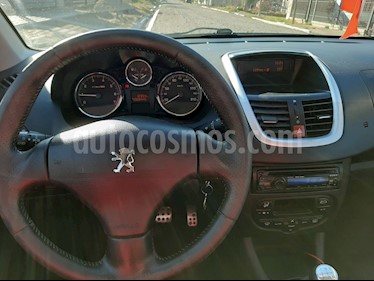 Peugeot 207 Compact 1.6 Feline 4P usado (2011) color Gris Grafito precio $290.000