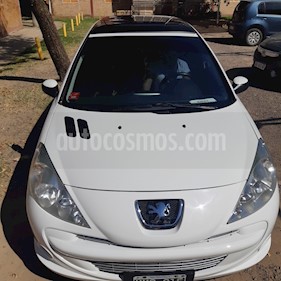 Peugeot 207 Compact 1.6 Feline 5P usado (2013) color Blanco precio $230.000