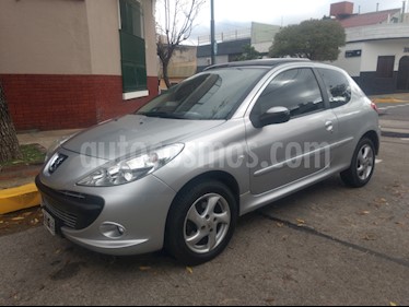 foto Peugeot 207 Compact 1.6 Quiksilver 3P usado (2010) color Gris Aluminium precio $235.000