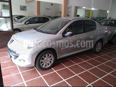 foto Peugeot 207 Compact 1.6 XT Premium 4P usado (2009) color Gris Claro precio $230.000