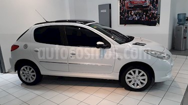 Peugeot 207 Compact 1.6 Feline 5P usado (2013) color Blanco precio $430.000