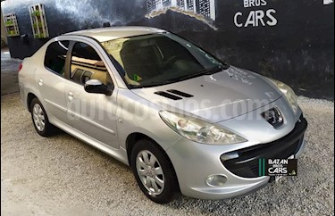 Peugeot 207 Compact 1.4 Active 4P usado (2010) color Gris Claro precio $380.000