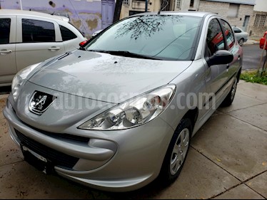 Peugeot 207 Compact 1.4 Active 5P usado (2014) color Gris Aluminium precio $480.000