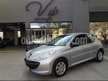Foto Peugeot 207 Compact 1.4 XR 3P usado (2010) color Gris Claro precio $330.000