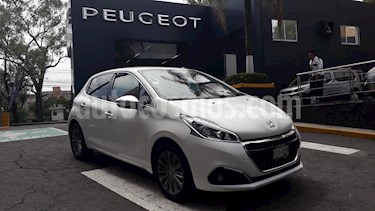 foto Peugeot 208 1.2L Allure PureTech usado (2019) color Blanco Banquise precio $246,900