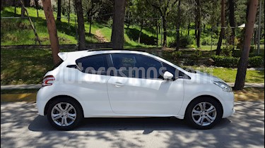 foto Peugeot 208 1.6L Allure 3P usado (2016) color Blanco precio $151,900