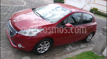 foto Peugeot 208 1.6L Allure usado (2014) color Rojo Rubí precio $123,000