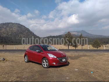 foto Peugeot 208 1.6L Féline 3P NAV usado (2016) color Rojo Rubí precio $170,000