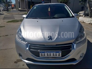 foto Peugeot 208 Allure 1.5 NAV usado (2016) color Gris Claro precio $355.000