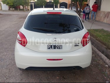 foto Peugeot 208 Allure 1.5 NAV usado (2016) color Blanco Banquise precio $510.000