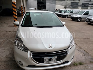 foto Peugeot 208 Allure 1.5 NAV usado (2015) color Blanco Banquise precio $390.000