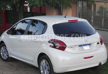 foto Peugeot 208 Allure 1.6 Tiptronic usado (2019) color Blanco Nacré precio $650.000