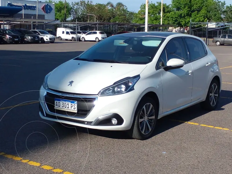 Foto Peugeot 208 Feline 1.6 usado (2019) color Blanco precio $17.900.000