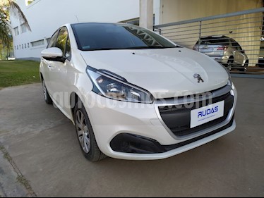 foto Peugeot 208 Active 1.5 usado (2017) color Blanco Banquise precio $730.000