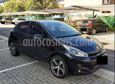 Peugeot 208 GT 1.6 THP usado (2017) color Negro Perla precio $869.900
