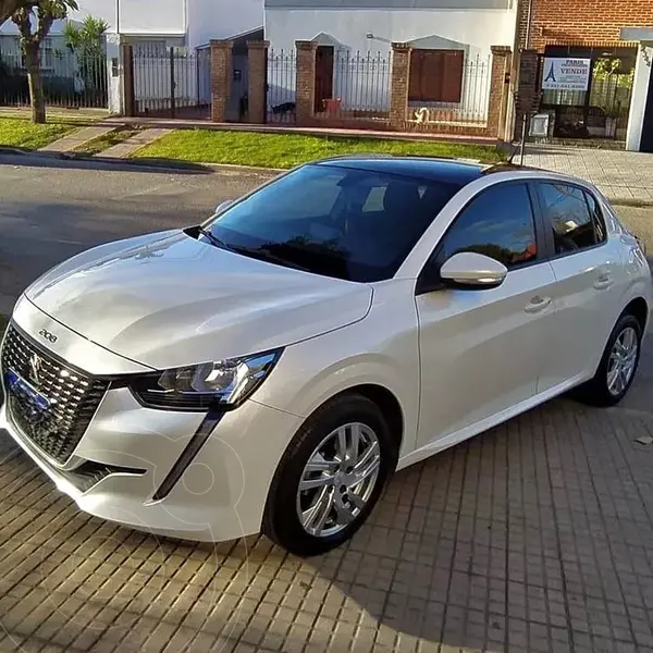 Foto Peugeot 208 Allure 1.6 Tiptronic Pack usado (2023) color Blanco financiado en cuotas(anticipo $3.400.000 cuotas desde $260.000)