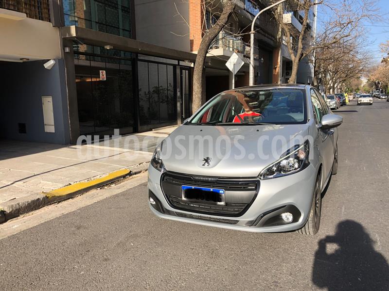 Peugeot 208 Feline 1.6 Tiptronic usado (2020) color Plata precio $1.400.000