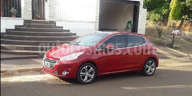 foto Peugeot 208 Feline 1.6 usado (2013) color Rojo Lucifer precio $630.000