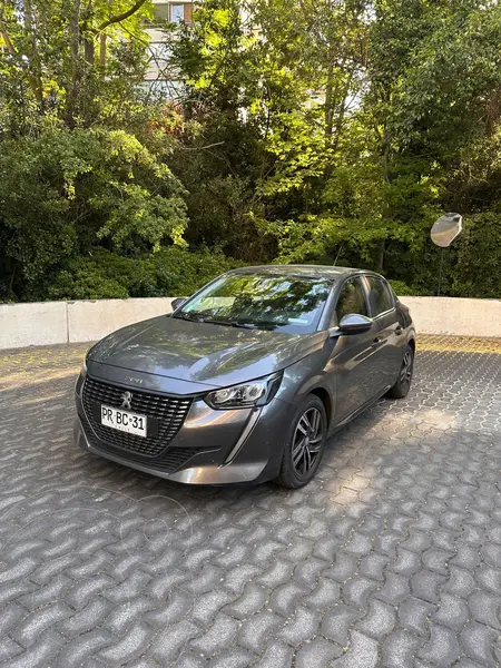 Foto Peugeot 208 1.2L PureTech Allure Pack 100HP usado (2021) color Gris precio $9.400.000