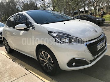 foto Peugeot 208 Feline 1.6 usado (2018) color Blanco precio $700.000