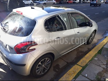 foto Peugeot 208 Feline 1.6 usado (2017) color Gris precio $630.000