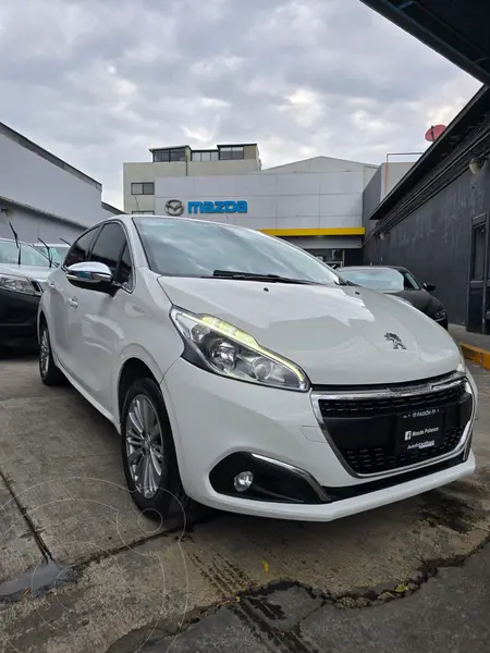 Foto Peugeot 208 1.2L Allure PureTech usado (2019) color Blanco precio $180,000