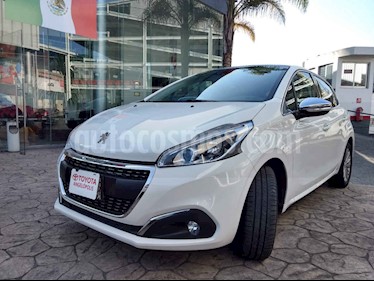 Foto Peugeot 208 1.6L Allure Pack usado (2019) color Blanco precio $240,000